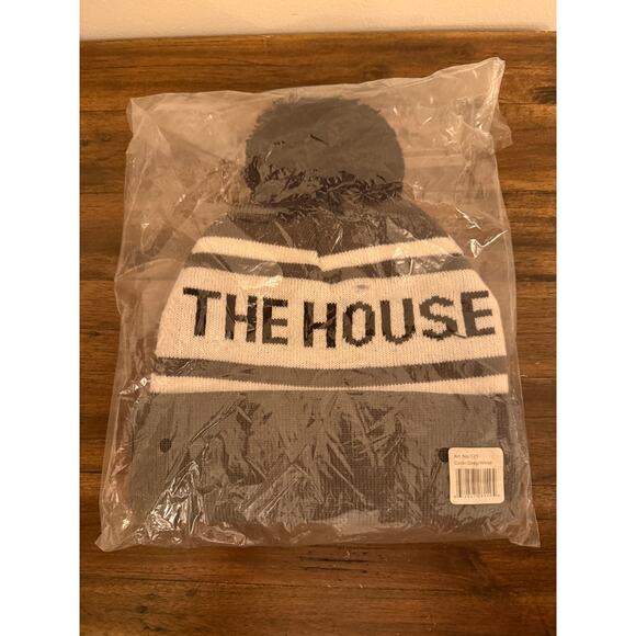 The House Gray and White Winter Pom Pom Hat Beanie NWT - Picture 1 of 2